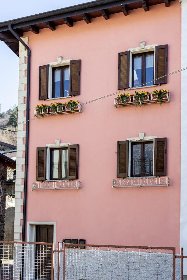 Da Perry Apartment Morbegno Exterior photo